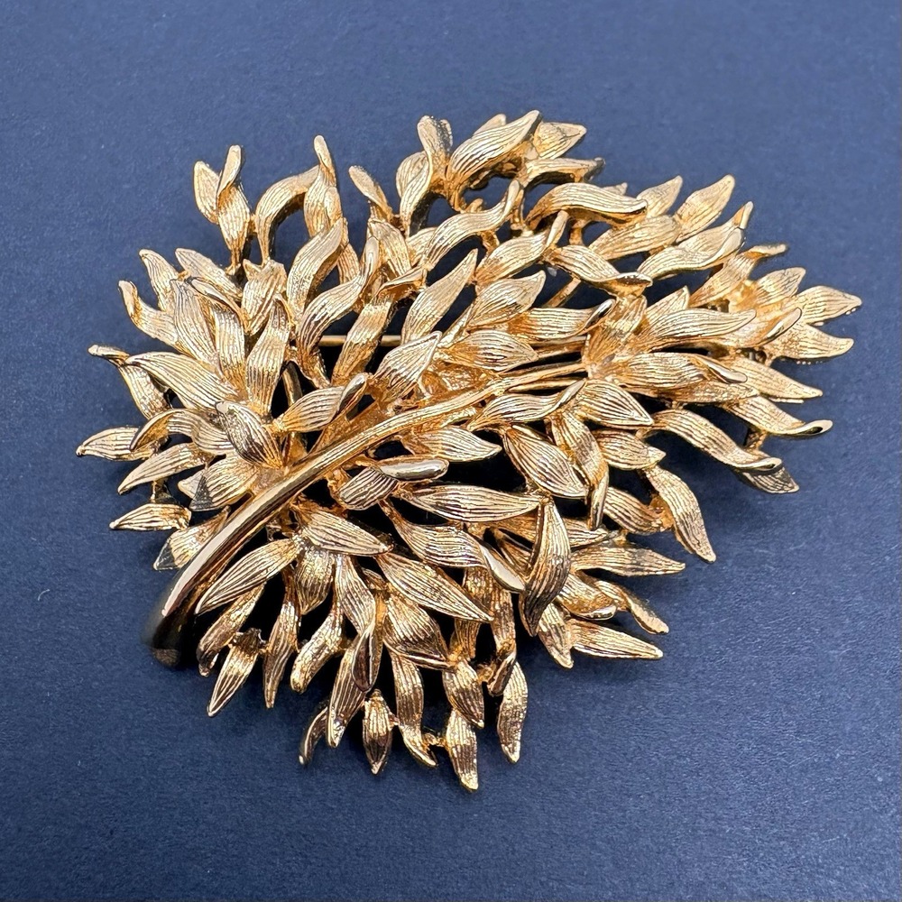 Vintage Lisner Clustered Leaf Brooch Textured Gold Tone 2" Floral Nature